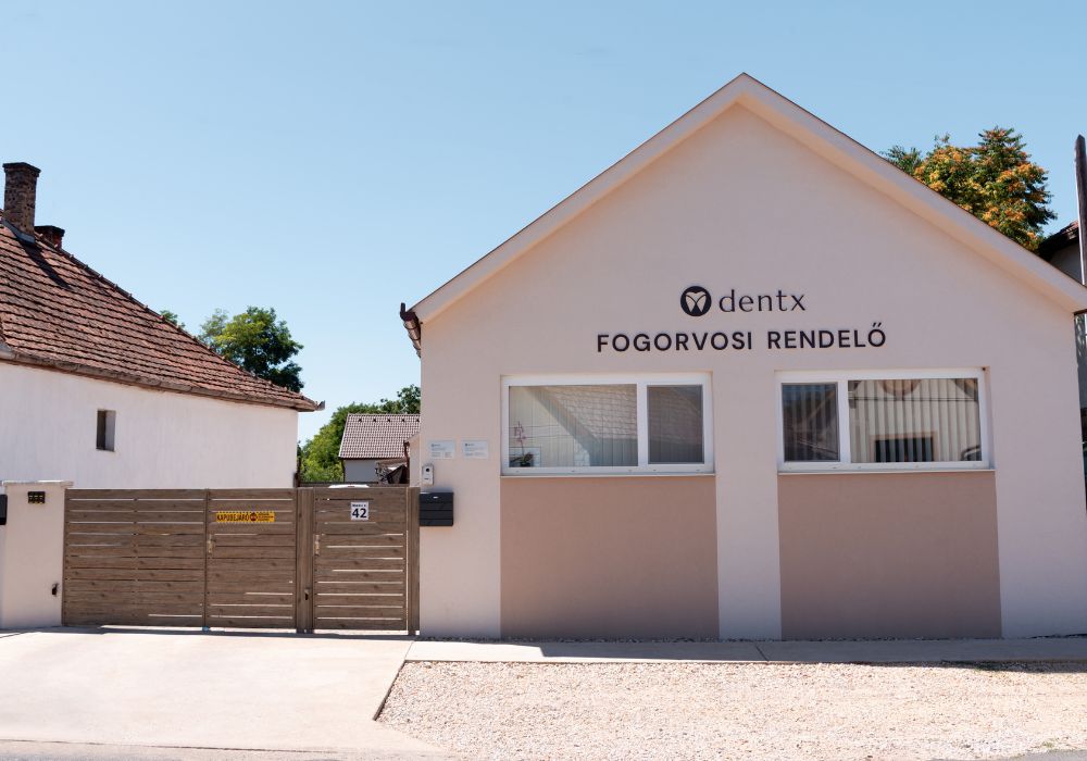 DentX fogorvosi rendelő épület Hajdúböszörmény